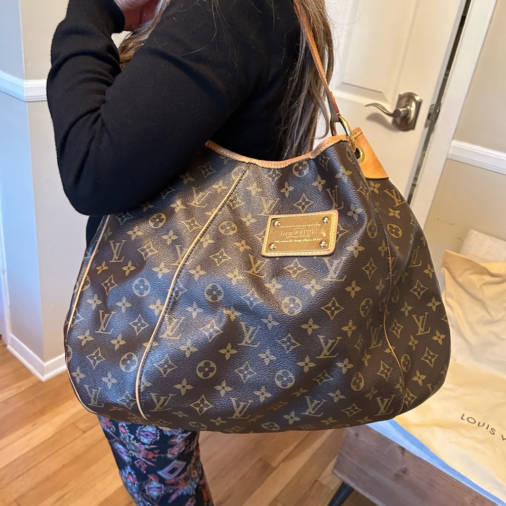 Louis Vuitton monogram PM shoulder bag. Good condition.